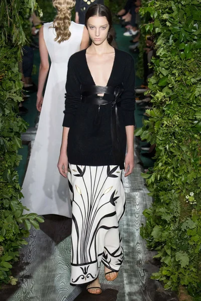 Look 13